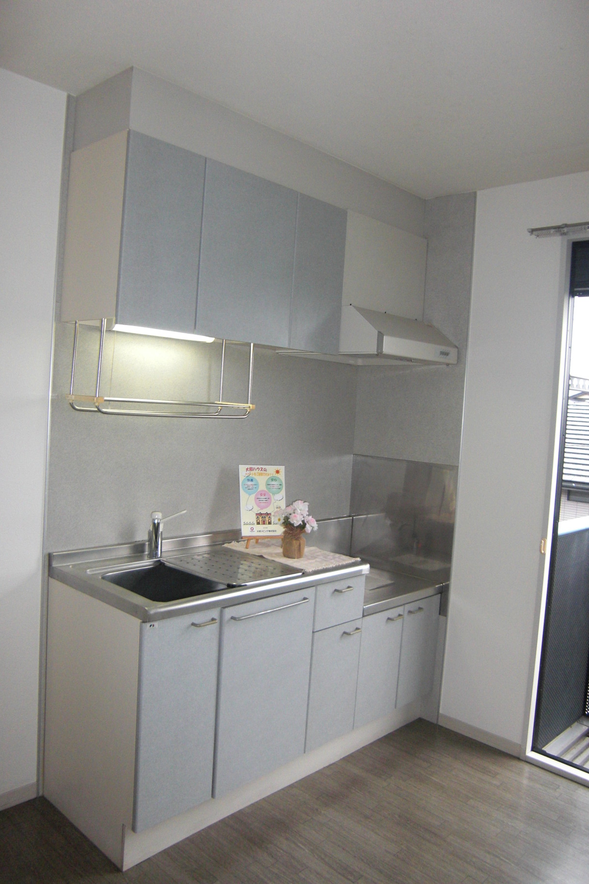 キッチン　独立型キッチン！ガスコンロ設置可能です。