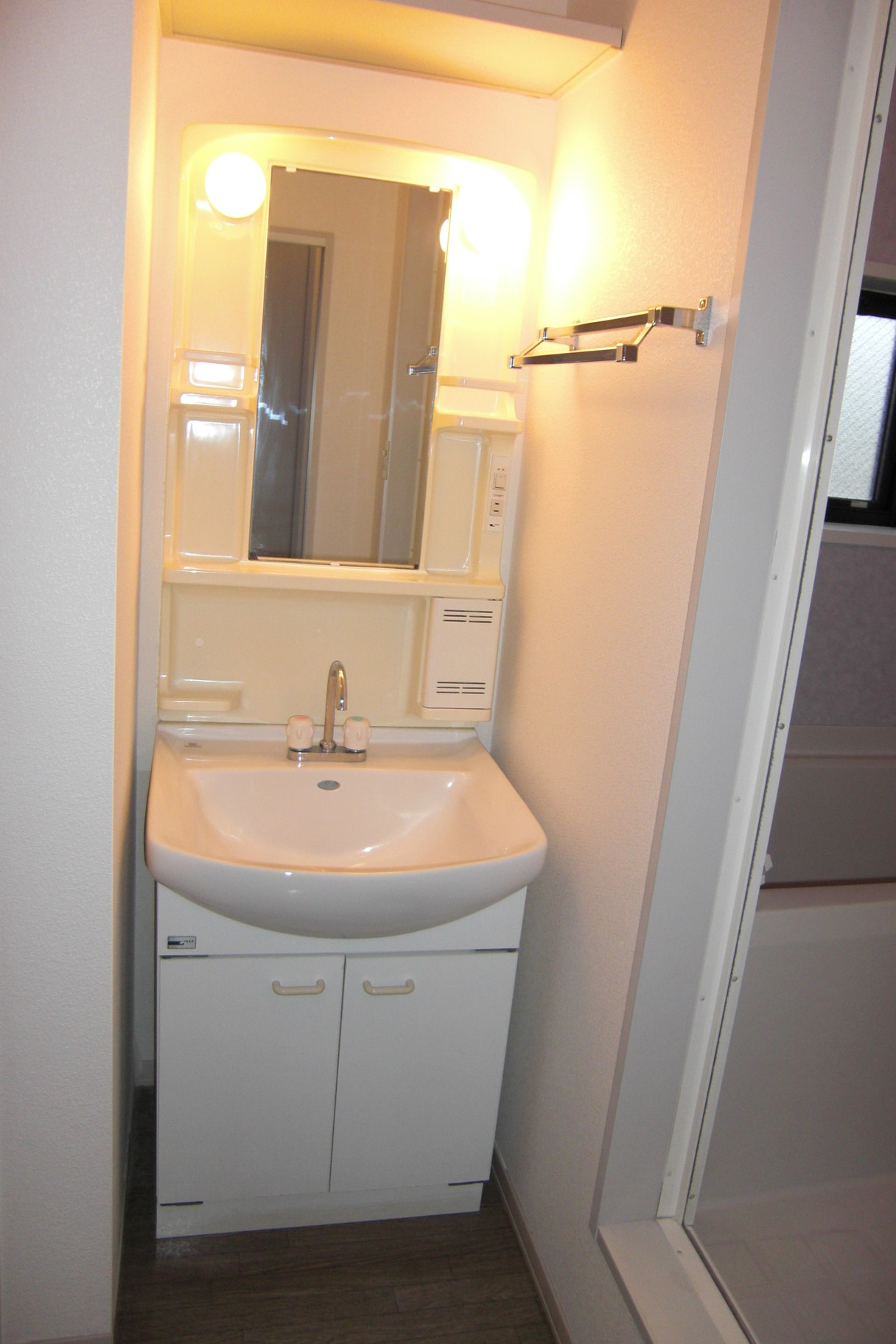 洗面設備　独立型洗面台！忙しい朝に便利です☆