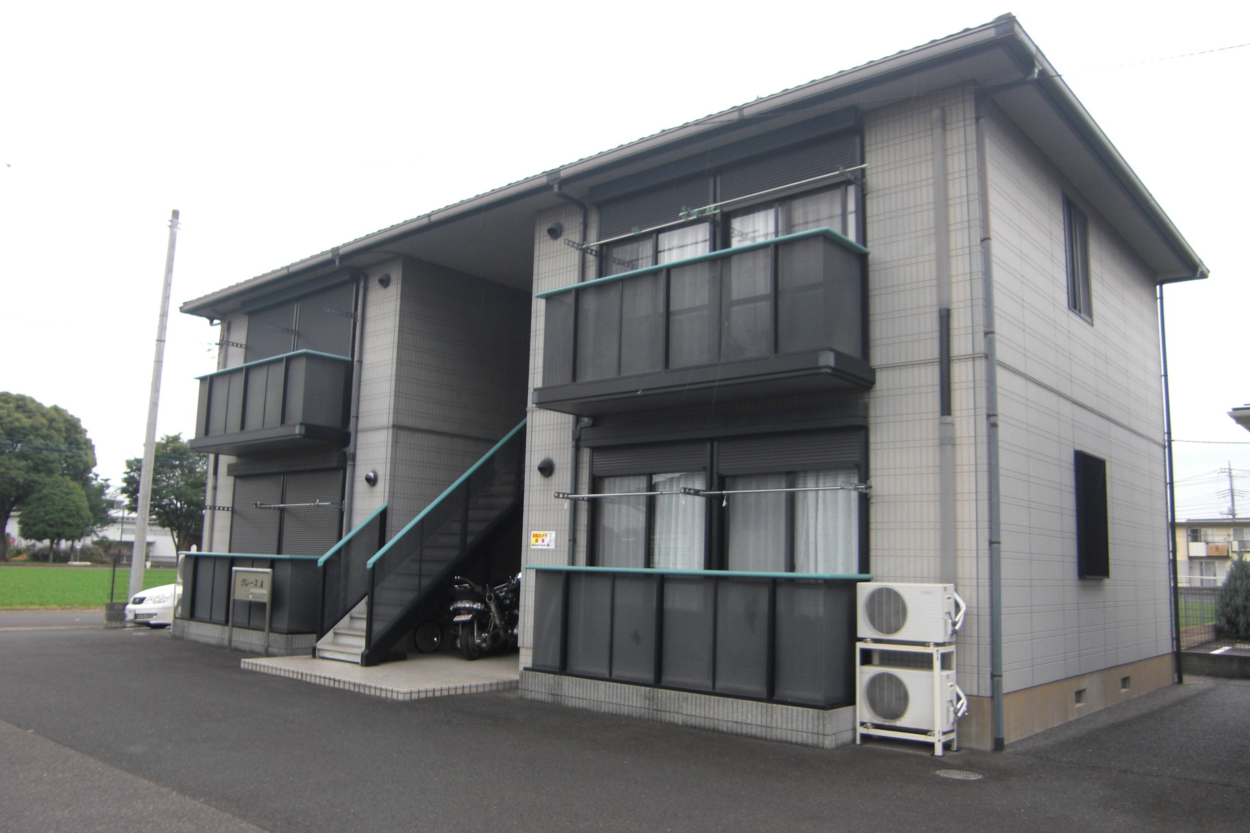 建物外観　インターネット無料！全4世帯のお部屋です！