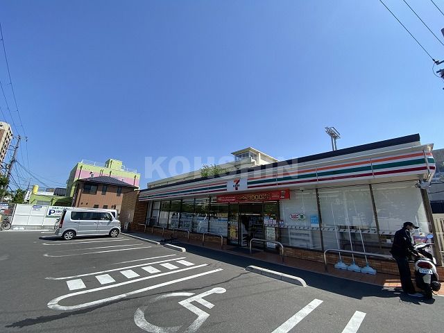 コンビニ　セブンイレブン（コンビニ）まで435m