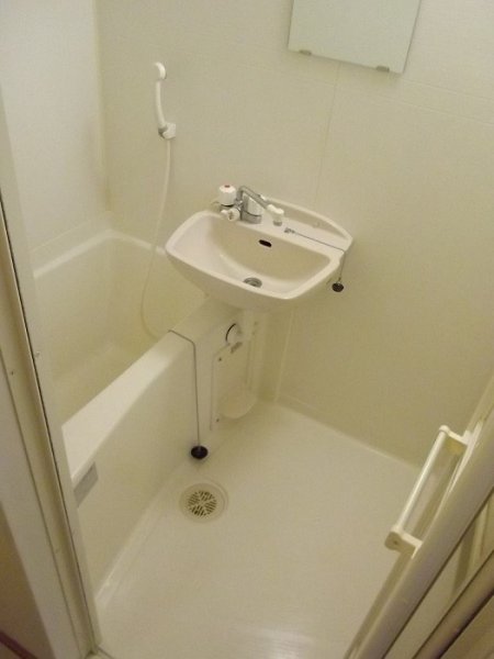 バス・シャワールーム　浴室乾燥付きです。