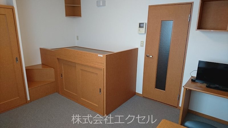 収納　ベットの下にも収納可能です。