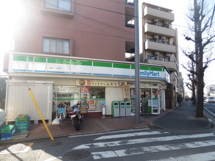 コンビニ　ファミリーマート矢向２丁目店（コンビニ）まで18m