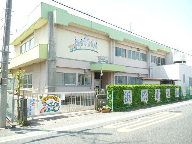 幼稚園・保育園　初生幼稚園（幼稚園・保育園）まで497m