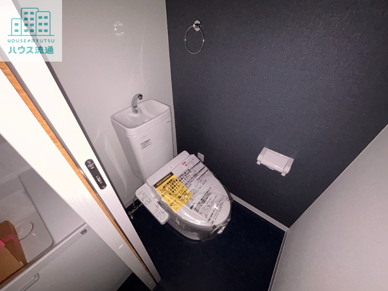 トイレ　※写真は別号室です。