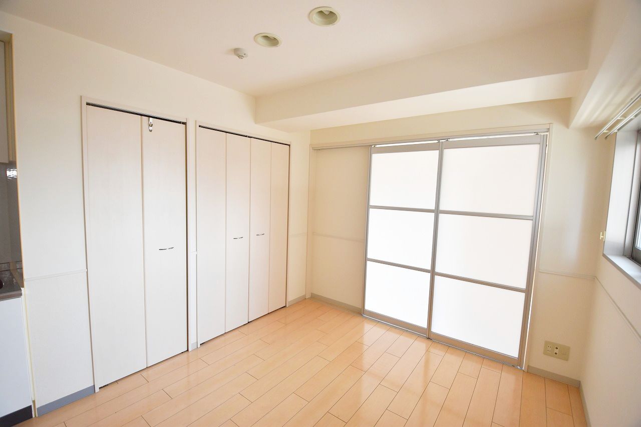 居室・リビング　広々使える洋室★