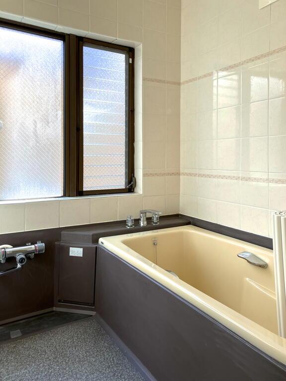 バス・シャワールーム　浴室の写真です。