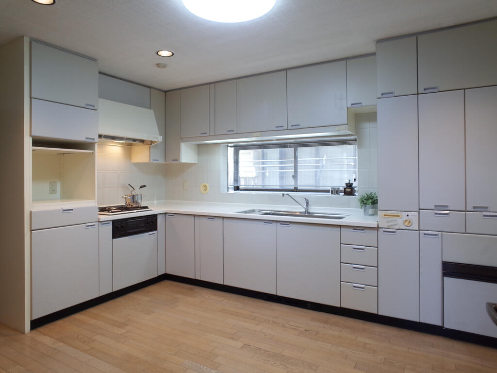 キッチン　収納もあり使いやすそうです。