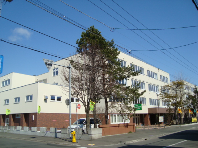 その他　小学校（その他）まで730m