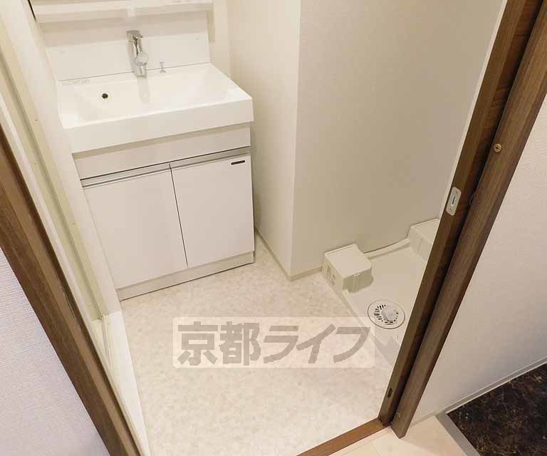 洗面設備　脱衣所もゆとりがあります。