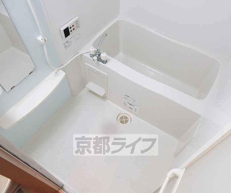 バス・シャワールーム　浴室乾燥機付きです！