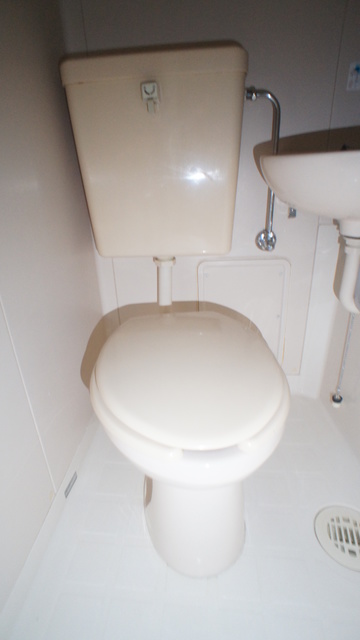 トイレ　清潔感ある洋式トイレです☆丸洗い可能でお掃除も楽々！！