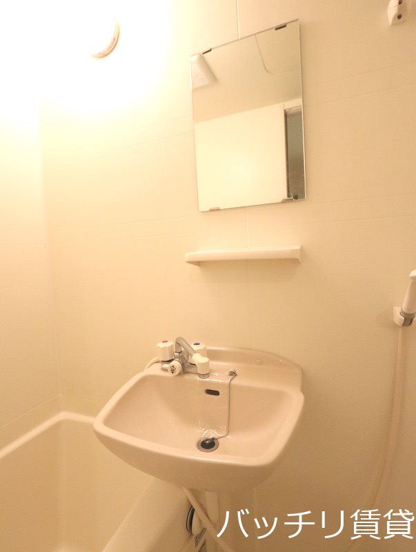 洗面設備　同型タイプの為、現状を優先致します。