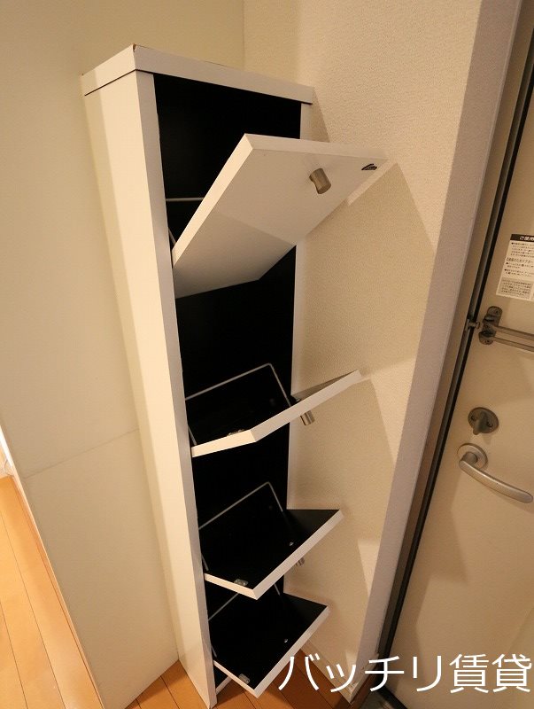 玄関　同型タイプの為、現状を優先致します。