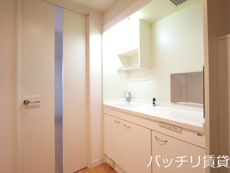 キッチン　同型タイプの為、現状を優先致します。