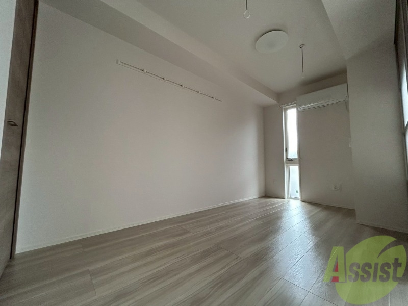 その他部屋・スペース　寝室になりそうな洋室です。シンプルで落ち着きますね。