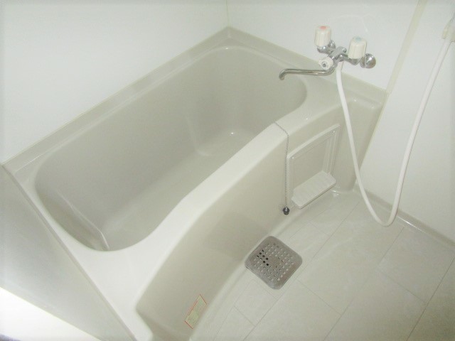 バス・シャワールーム　別号室の参考写真になります。