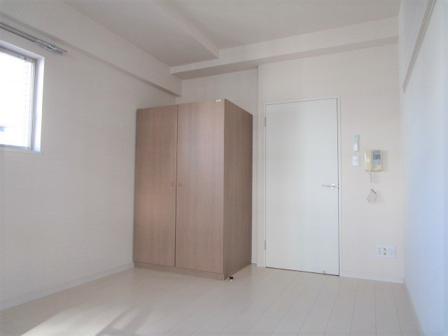 居室・リビング　別号室の参考写真になります。