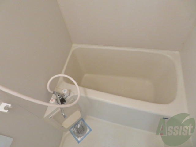 バス・シャワールーム　お風呂です。ここで一日の疲れを癒してください。