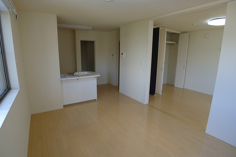 居室・リビング　別号室参考写真です。