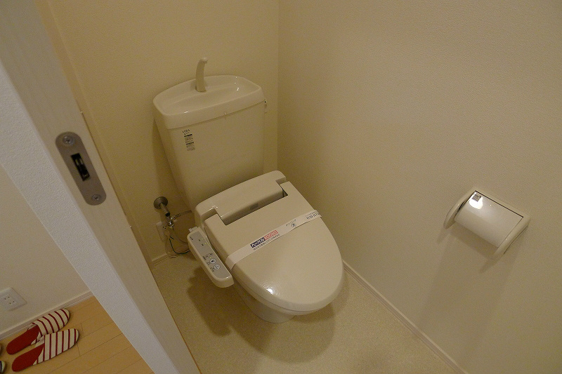 トイレ　別号室参考写真です。