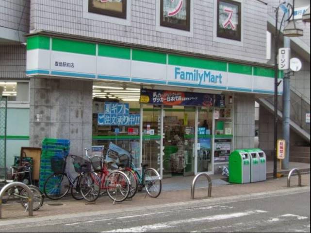 コンビニ　ファミリーマート（コンビニ）まで400m