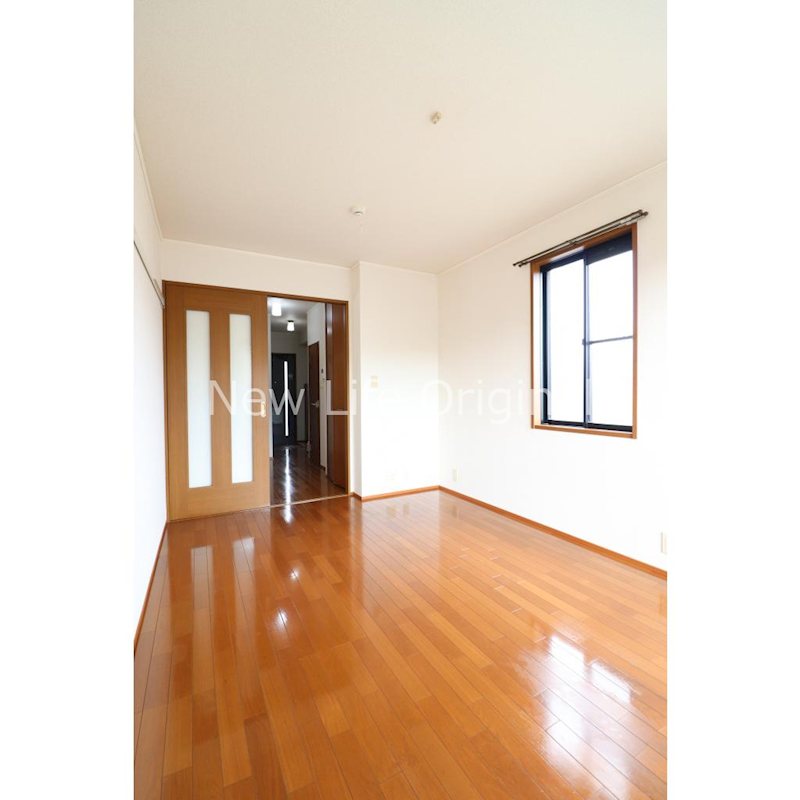 その他部屋・スペース　白を基調とした明るいお部屋で、インテリアが映えます。