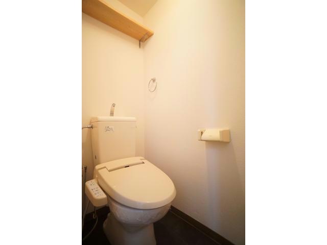 トイレ　温水洗浄便座付き