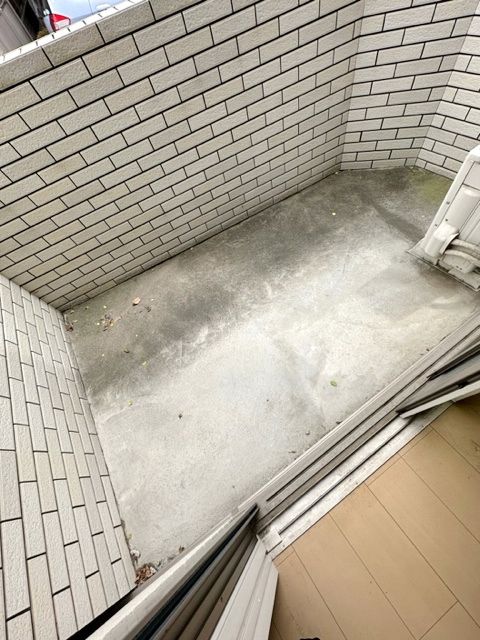 バルコニー　室内クリーニング中