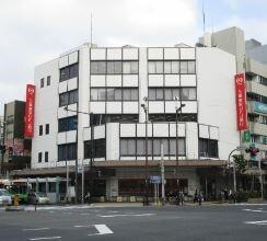 銀行　三菱ＵＦＪ銀行深川支店（銀行）まで405m