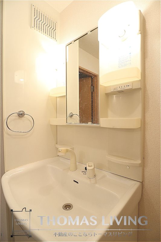 洗面設備　女性に嬉しい独立洗面台。