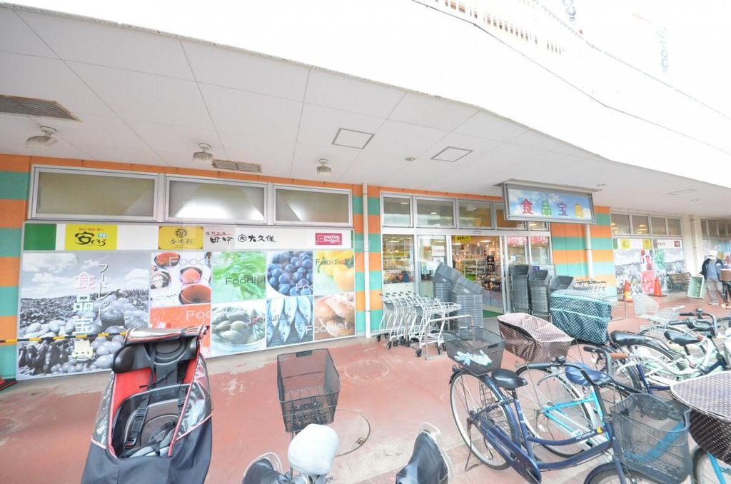 スーパー　マックスバリュエクスプレス梅島店（スーパー）まで330m