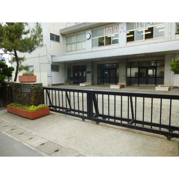 中学校　小田原市立泉中学校（中学校）まで1117m