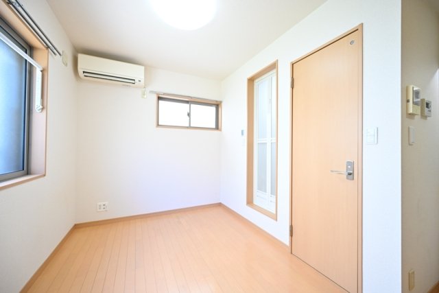 居室・リビング　こちらのリビングで趣味の時間をお楽しみください