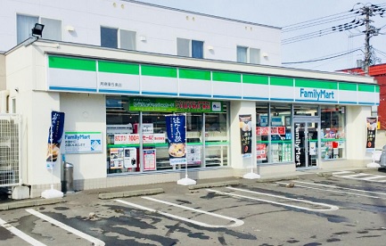 コンビニ　ファミリーマート札幌月寒東5条11丁目店（コンビニ）まで183m