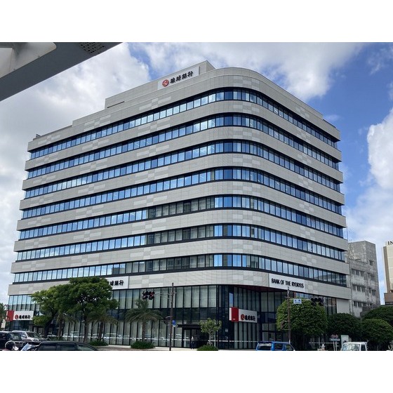 銀行　琉球銀行本店（銀行）まで375m