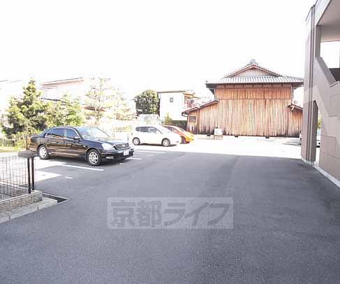 駐車場　広くて車がとめやすいです（要空き確認）
