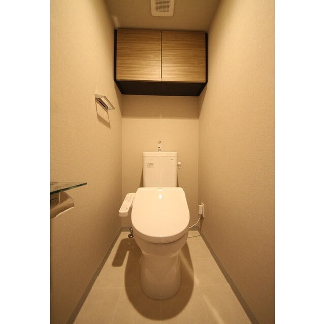 トイレ　明るい色調の室内です