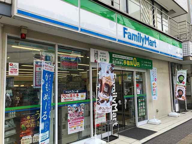 コンビニ　ファミリーマート（コンビニ）まで588m