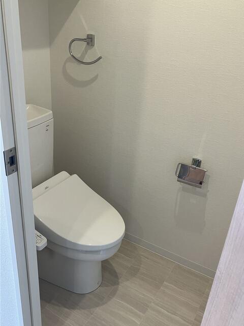 トイレ　※写真は同タイプ住戸です。