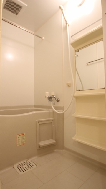 バス・シャワールーム　同物件、別号室のものです。