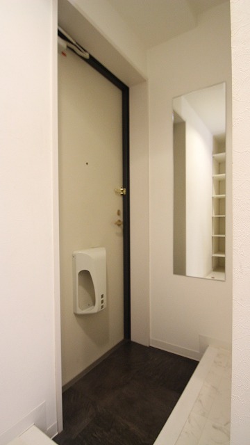 玄関　同物件、別号室のものです。