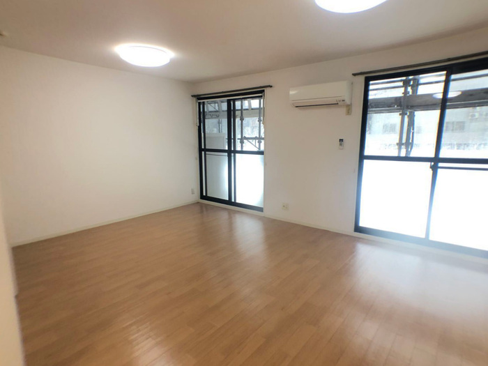 居室・リビング　LDK18帖、室内物干、専用庭