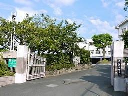 中学校　花尾中学校（中学校）まで900m