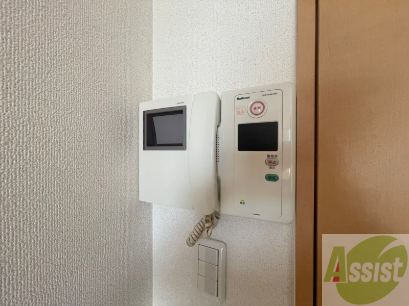 セキュリティ　ＴＶモニター付インターホンです。来客者の顔が見えるので安心！