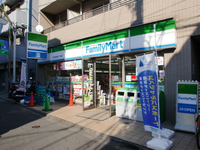 コンビニ　ファミリーマート世田谷松原一丁目店（コンビニ）まで325m