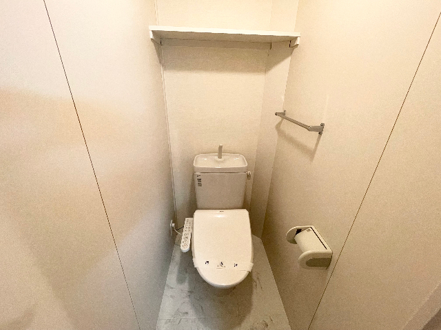 トイレ　※室内写真は別室サンプル写真です。
