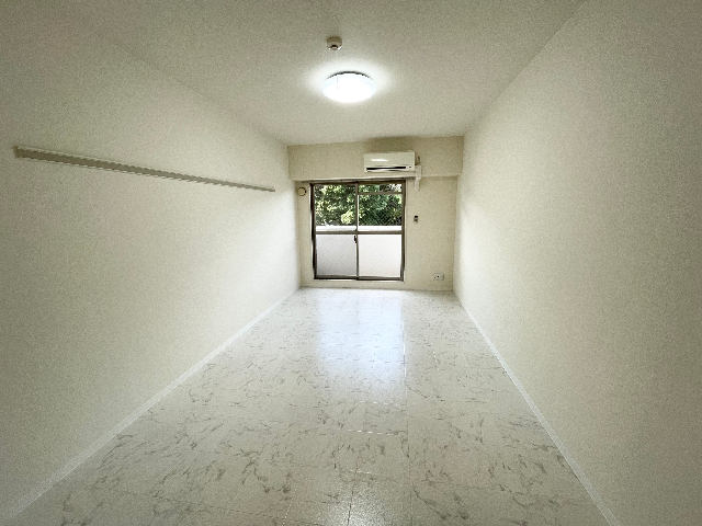 居室・リビング　※室内写真は別室サンプル写真です。