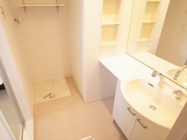 洗面設備　※同建物別部屋の写真になります。