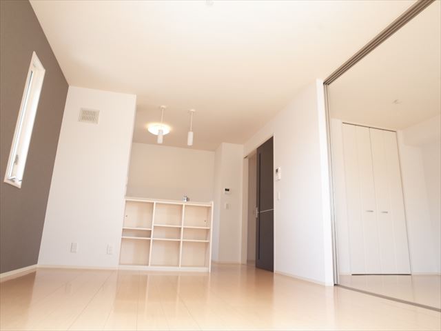 居室・リビング　※同建物別部屋の写真になります。